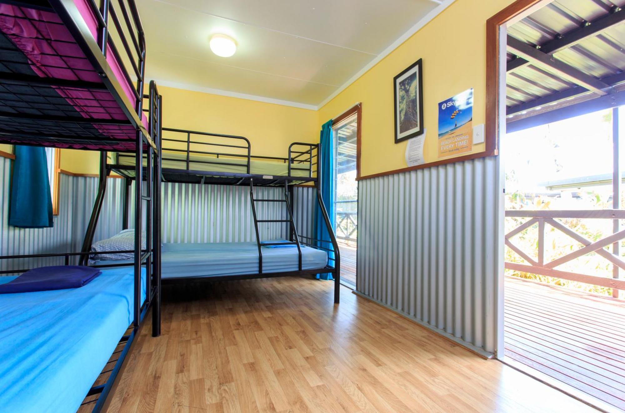 Scotty'S Mission Beach Room photo
