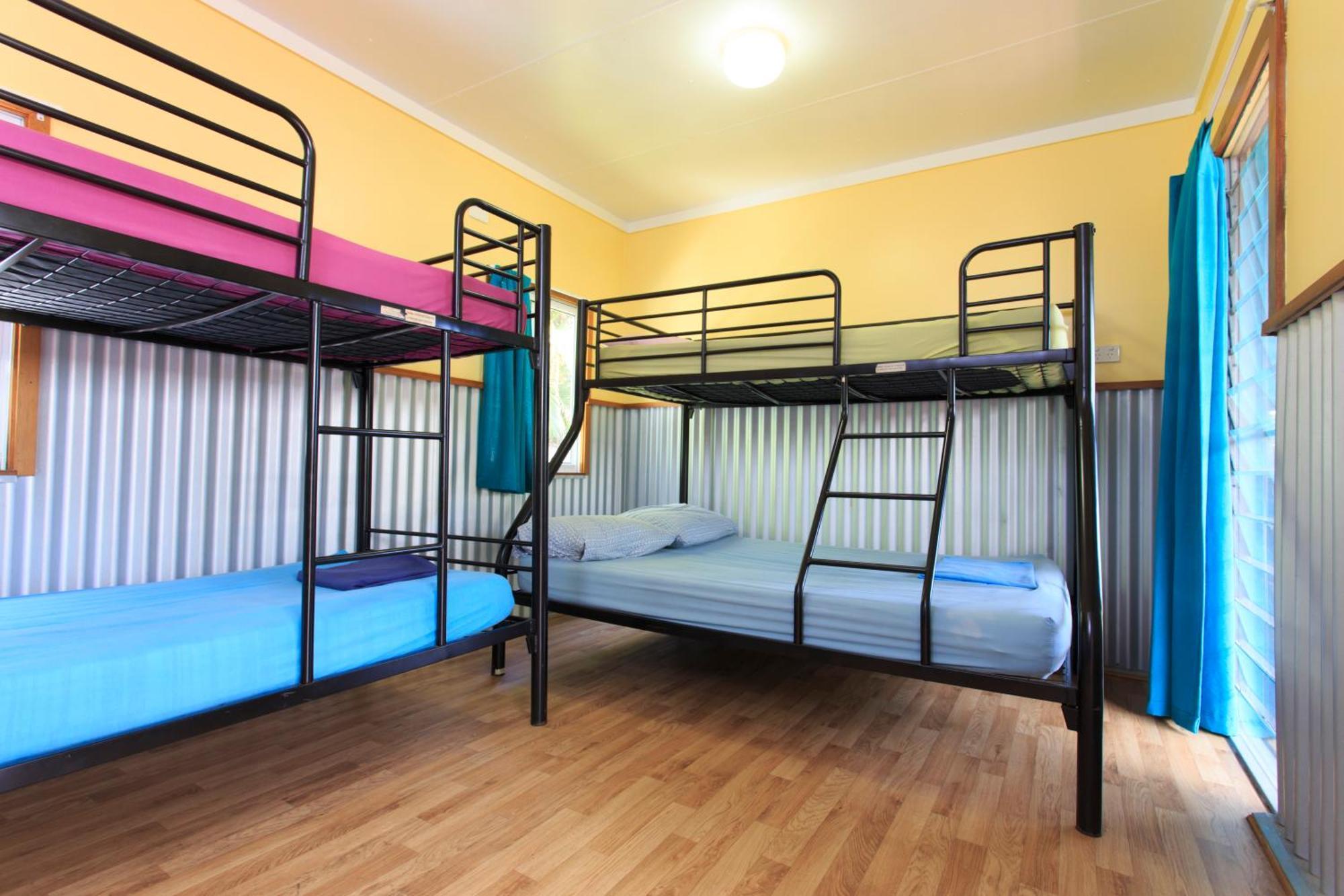 Scotty'S Mission Beach Room photo